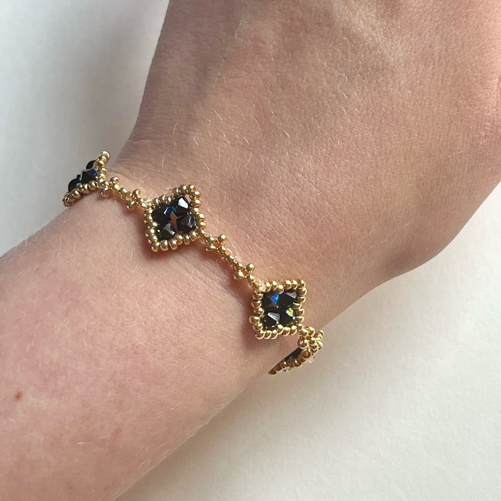 Elegant Gold and Black Beaded Dainty Clover Bracelet
